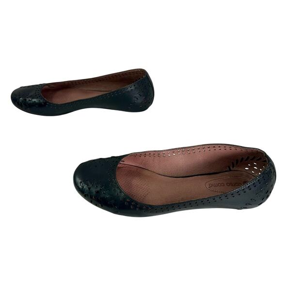 Corso Como Women's 7 Black Laser Cut Leather Stitching Slip On Flats Shoes - Picture 2 of 9